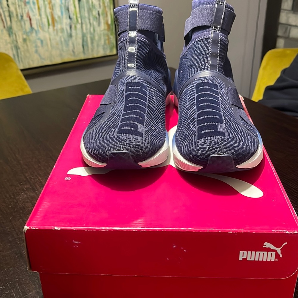 Women’s Size 8 Puma Fierce Strap Flocking Sneakers
